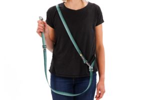 Web JPG-40251_Switchbak-Leash_Over-shoulder_STUDIO